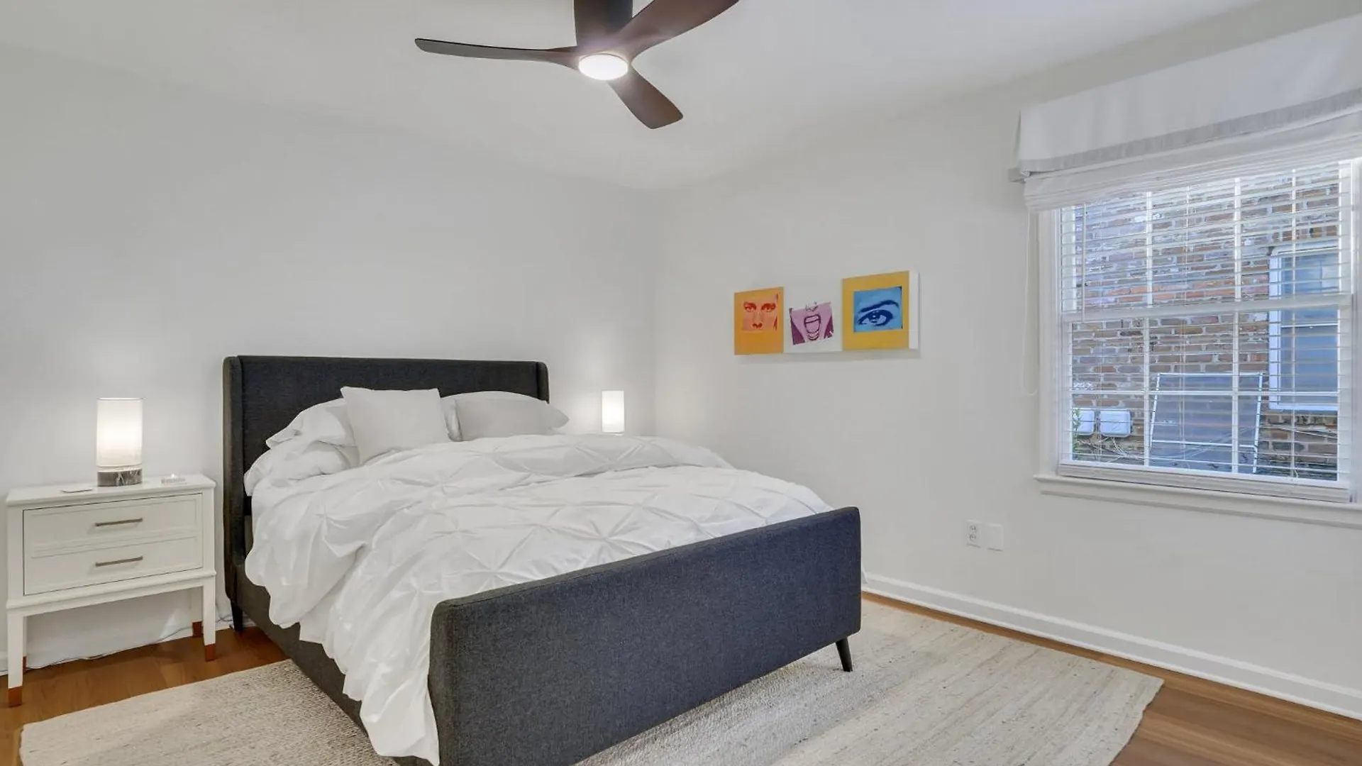 Apartment Spacious Mid-century Art Haven