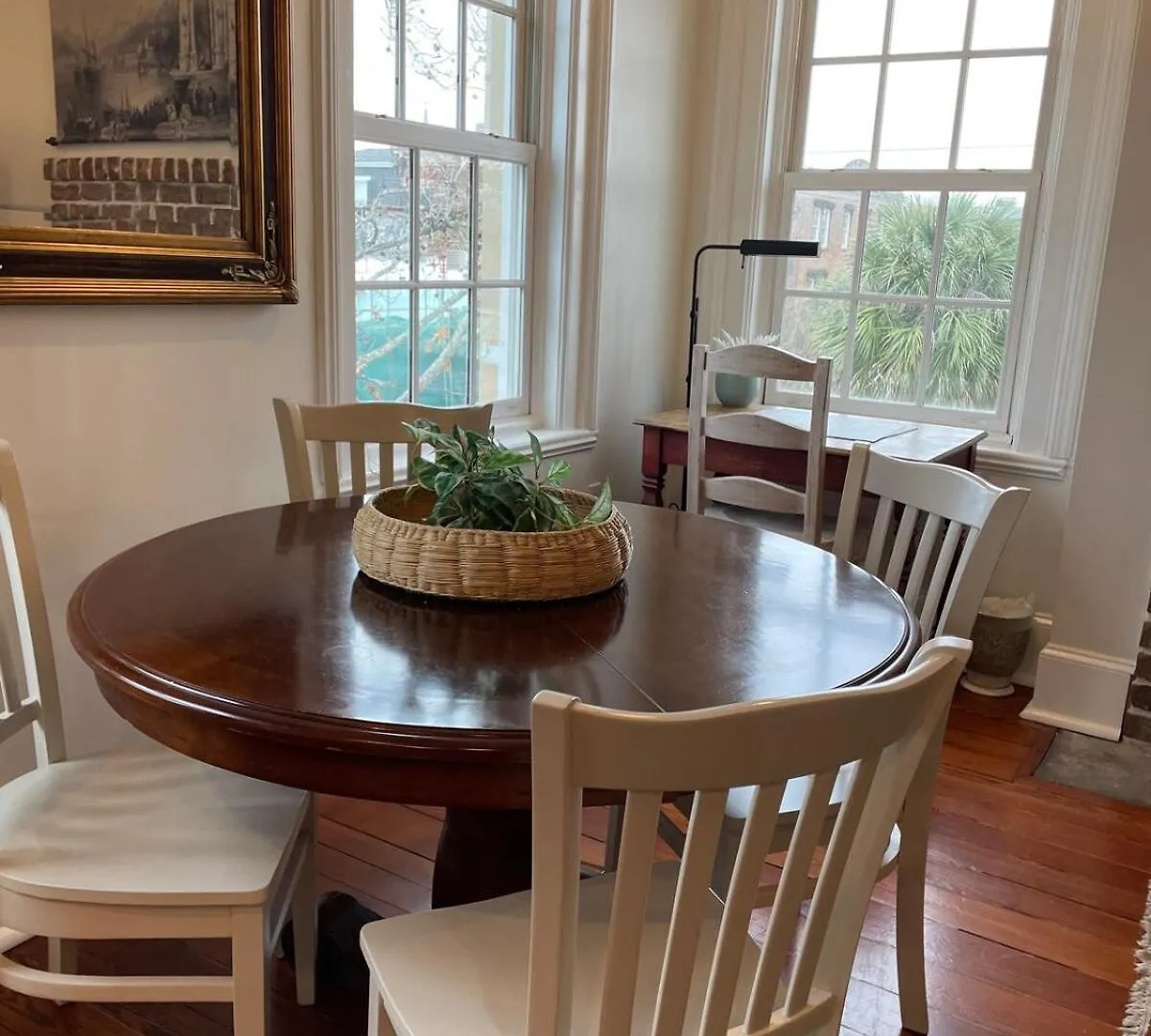 Historic Getaway Apartment *