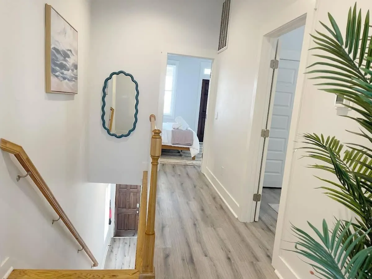 Elegant Duplex Steps To Forsyth! Holiday home Savannah
