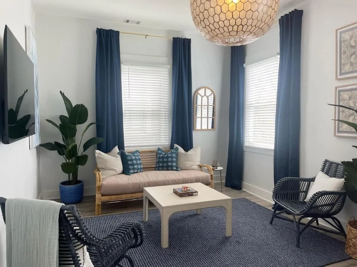 Holiday home Elegant Duplex Steps To Forsyth!