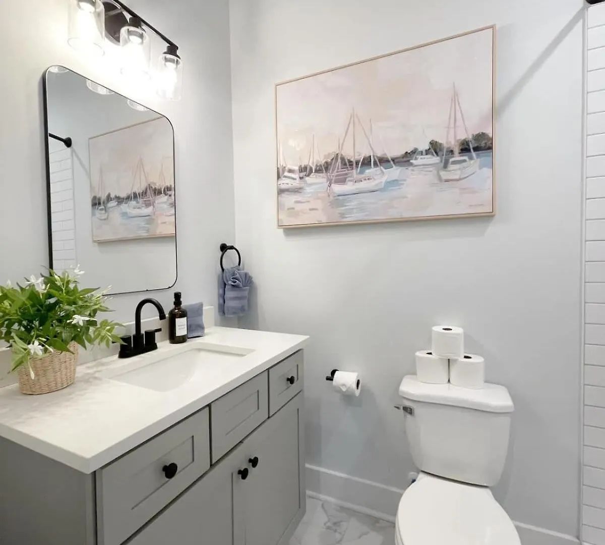 Elegant Duplex Steps To Forsyth! Holiday home *