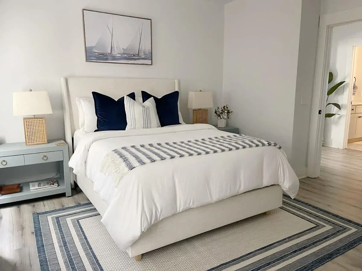 Elegant Duplex Steps To Forsyth! Holiday home