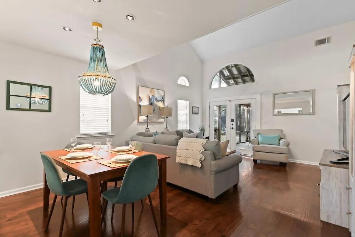 New Spacious Near & Dogs Welcome *