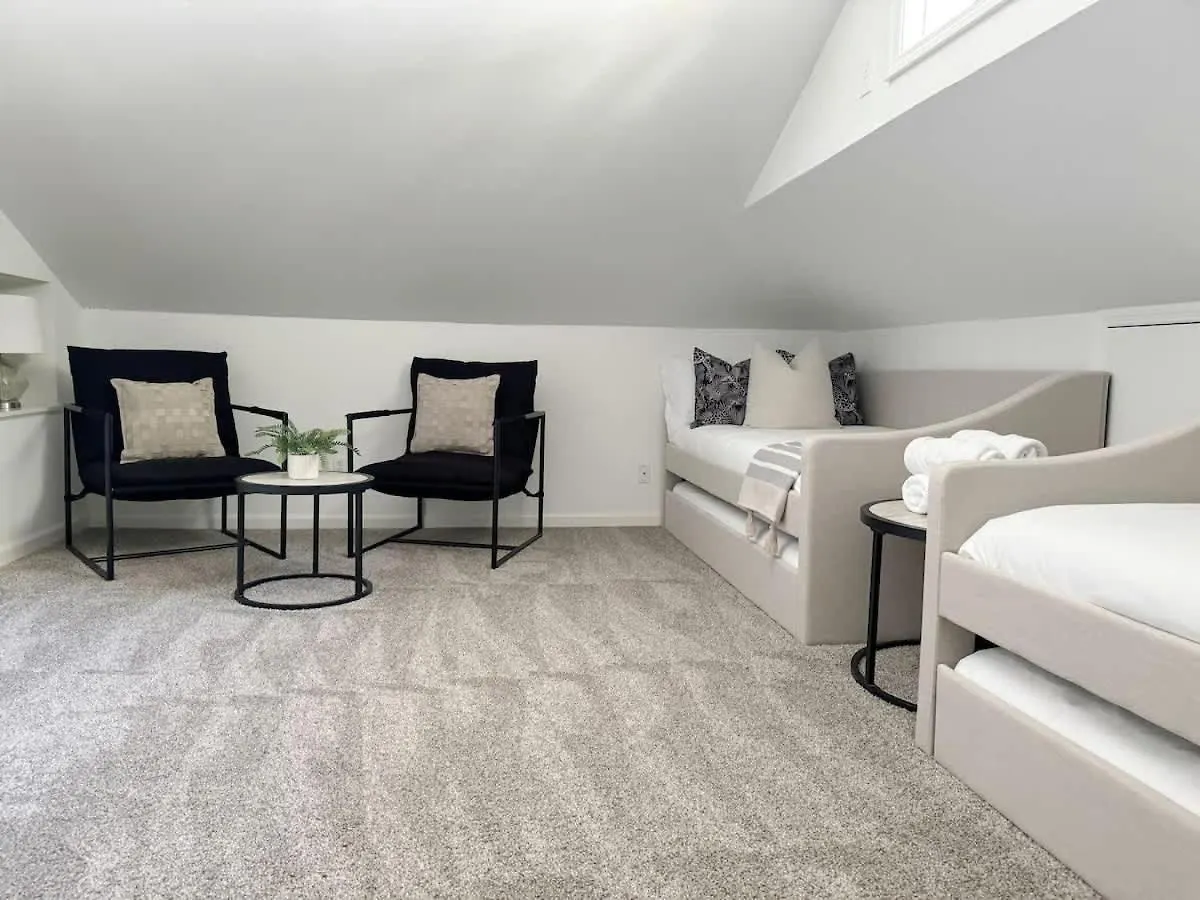Modern Near & Dog Friendly * Savannah
