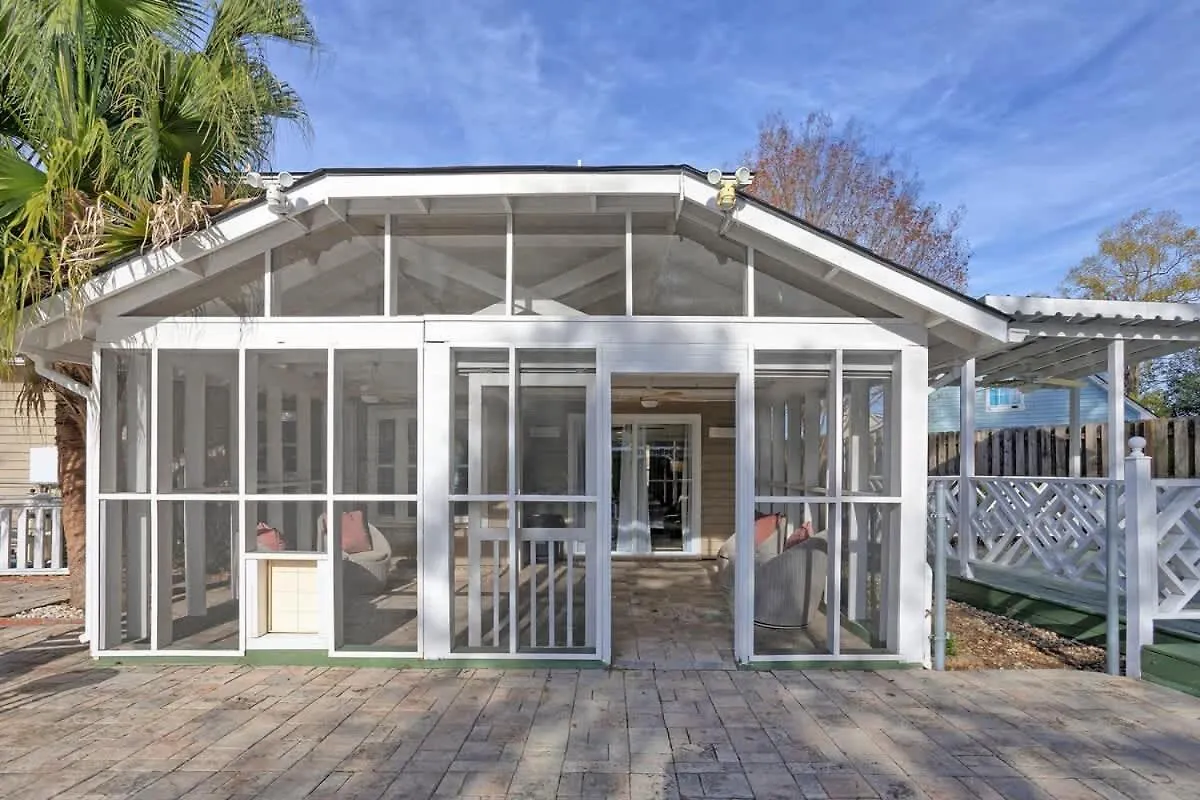 Family & Dog-friendly House W Pool & Entertainment Galore! Halfway To Downtown And Tybee Savannah