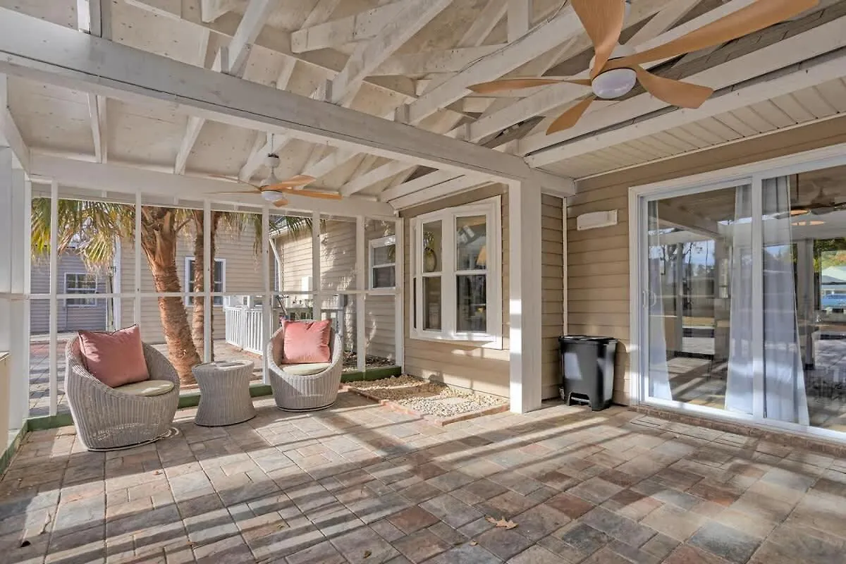 Family & Dog-friendly House W Pool & Entertainment Galore! Halfway To Downtown And Tybee * Savannah