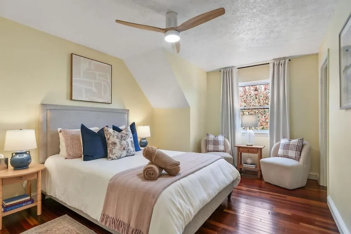 Family & Dog-friendly House W Pool & Entertainment Galore! Halfway To Downtown And Tybee Holiday home