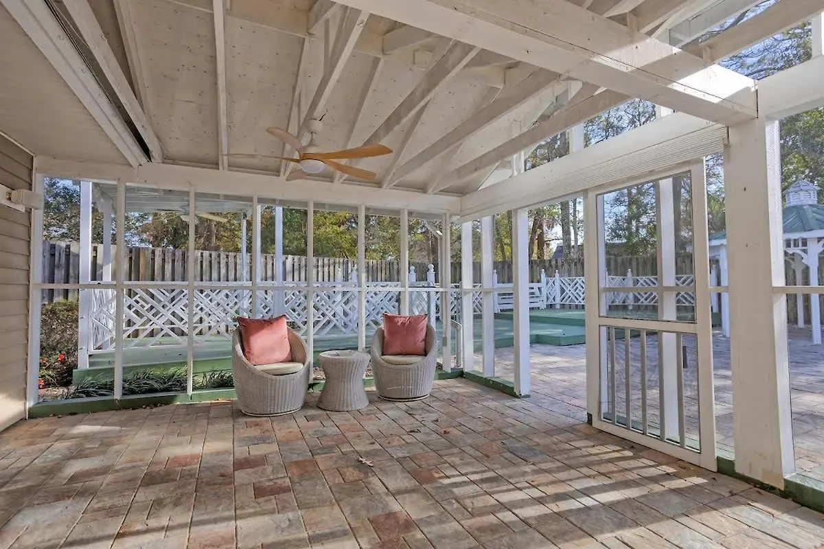 Holiday home Family & Dog-friendly House W Pool & Entertainment Galore! Halfway To Downtown And Tybee Savannah