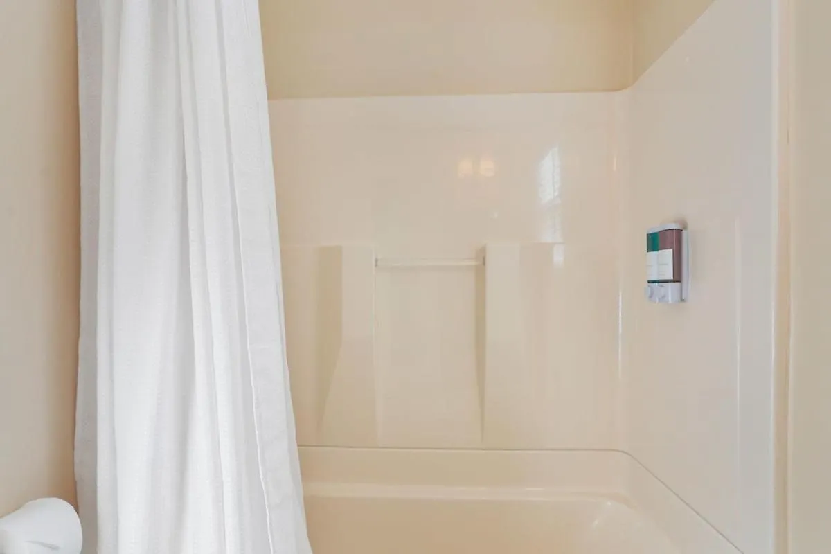 Family & Dog-friendly House W Pool & Entertainment Galore! Halfway To Downtown And Tybee Savannah