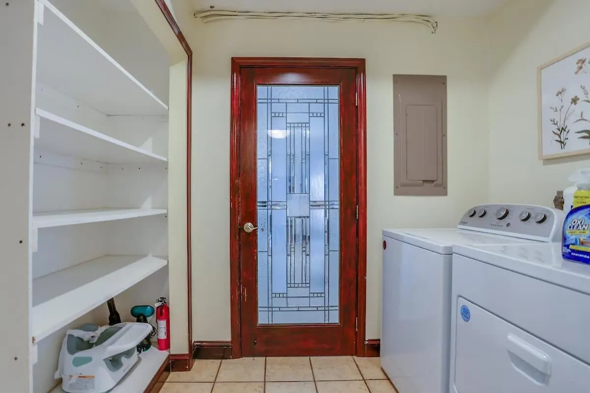 Holiday home Family & Dog-friendly House W Pool & Entertainment Galore! Halfway To Downtown And Tybee *