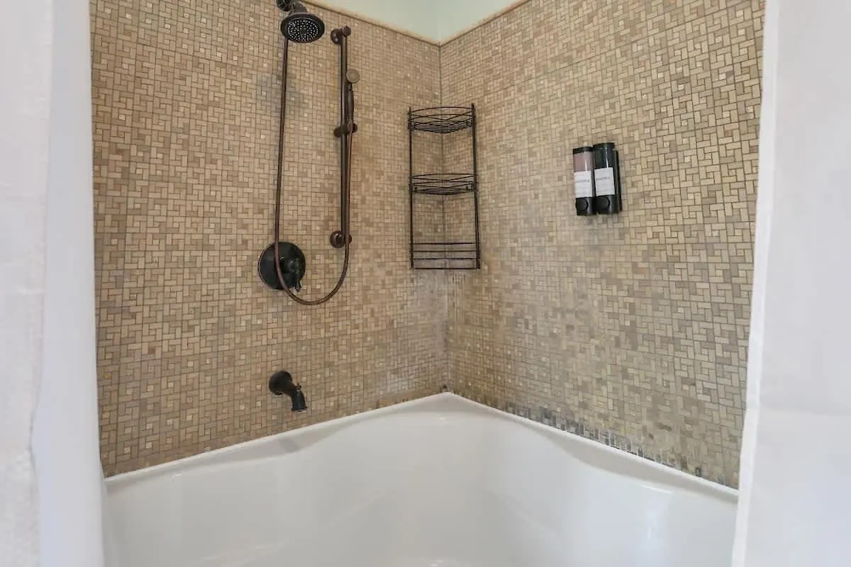 Family & Dog-friendly House W Pool & Entertainment Galore! Halfway To Downtown And Tybee Holiday home *