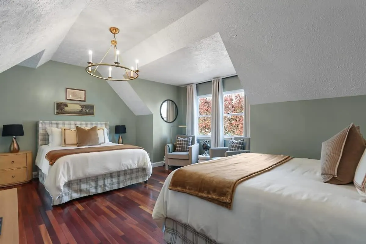 Holiday home Family & Dog-friendly House W Pool & Entertainment Galore! Halfway To Downtown And Tybee