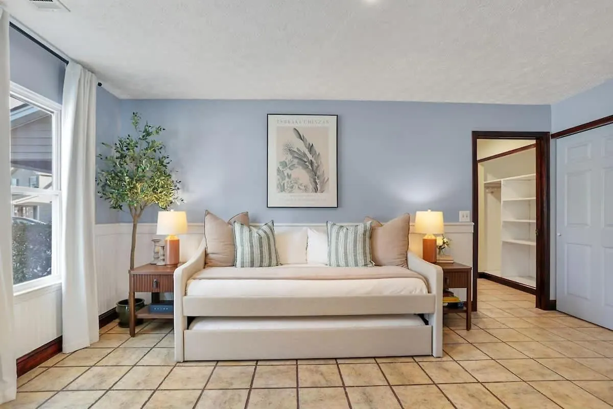 Family & Dog-friendly House W Pool & Entertainment Galore! Halfway To Downtown And Tybee Holiday home