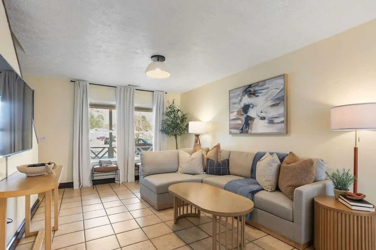 Holiday home Family & Dog-friendly House W Pool & Entertainment Galore! Halfway To Downtown And Tybee