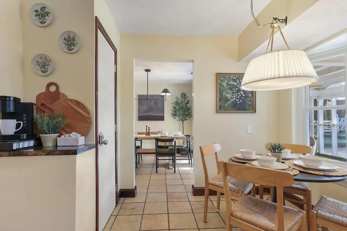 Family & Dog-friendly House W Pool & Entertainment Galore! Halfway To Downtown And Tybee * Savannah