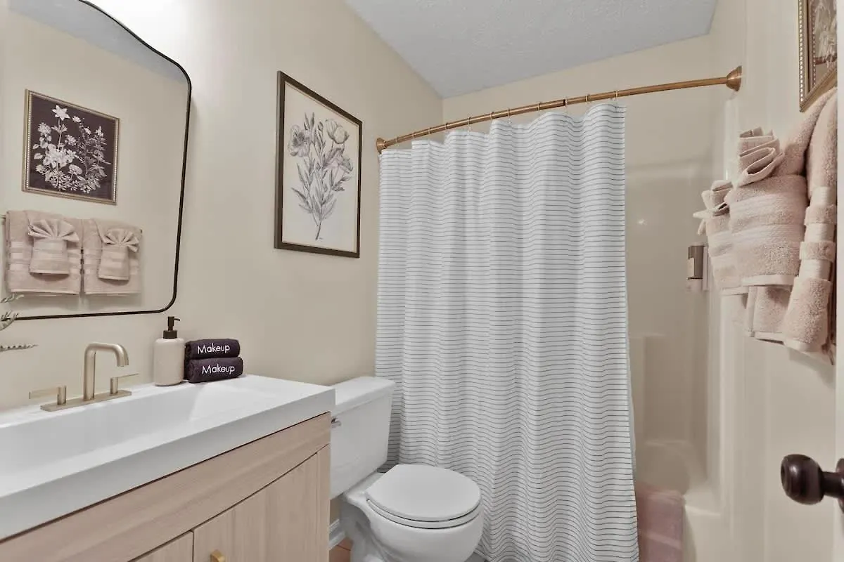 New Meets Nostalgic - Adorable Sleeps 8 Holiday home Savannah