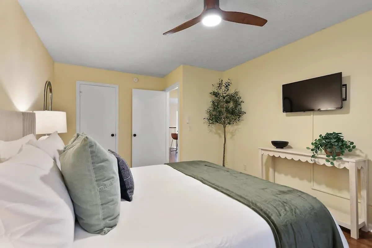 New Meets Nostalgic - Adorable Sleeps 8