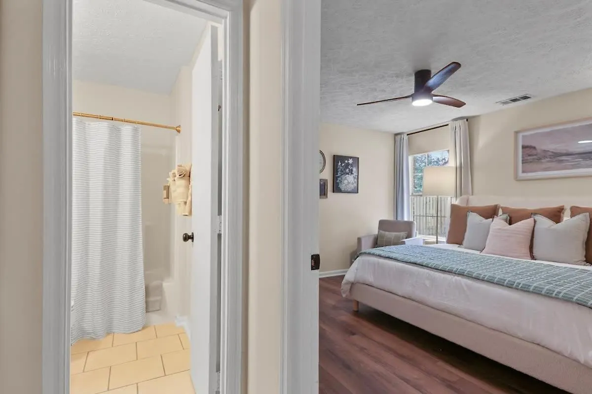 Holiday home New Meets Nostalgic - Adorable Sleeps 8 *
