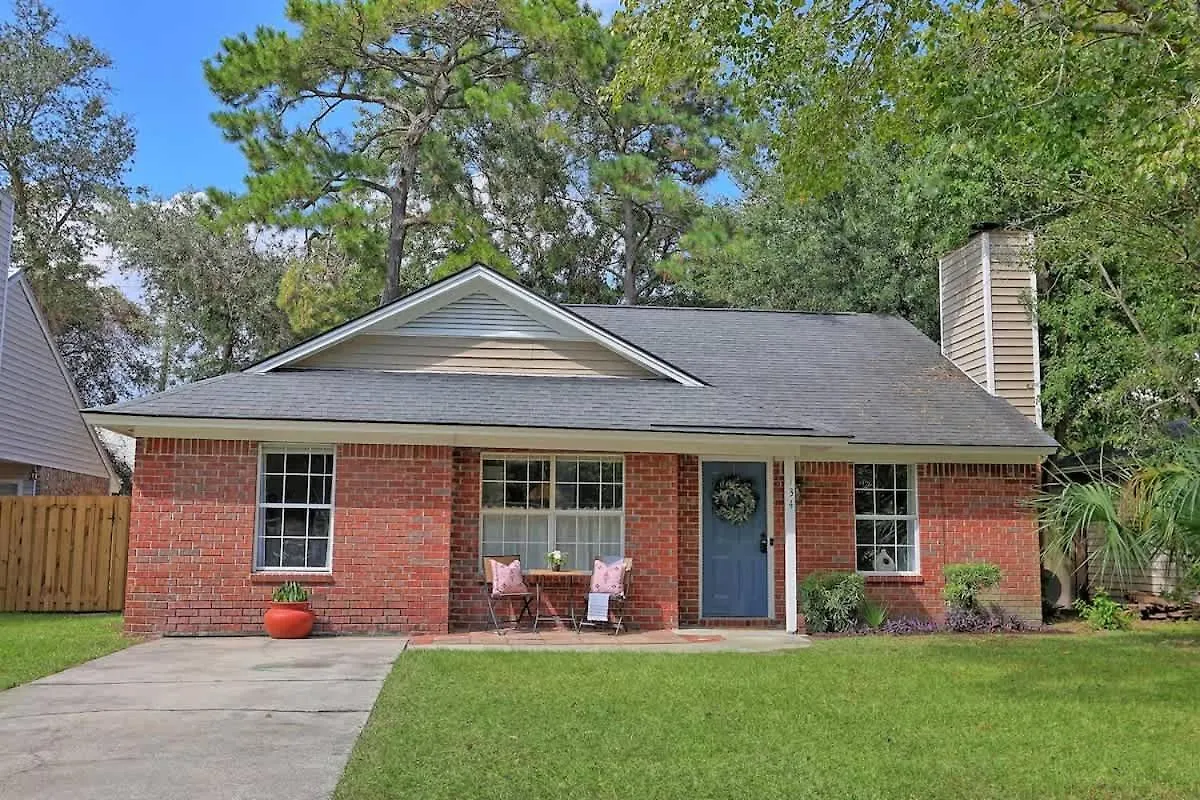 New Meets Nostalgic - Adorable Sleeps 8 * Savannah
