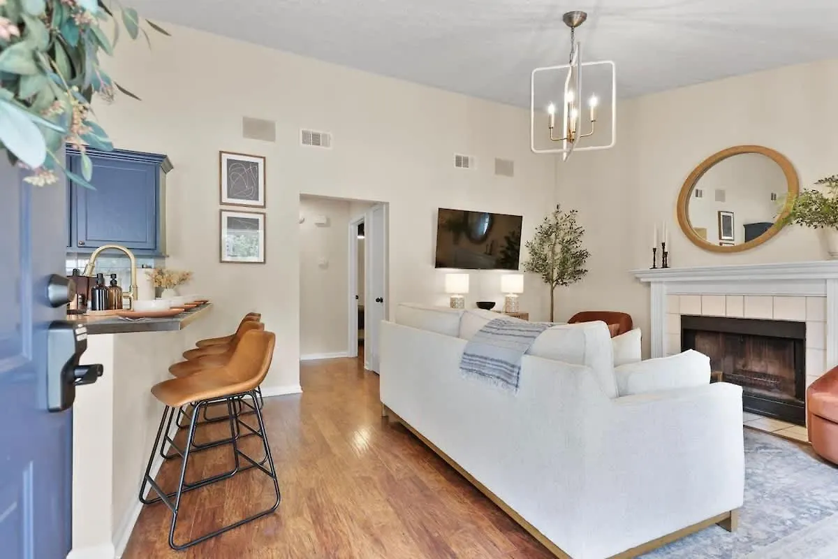 New Meets Nostalgic - Adorable Sleeps 8 Holiday home