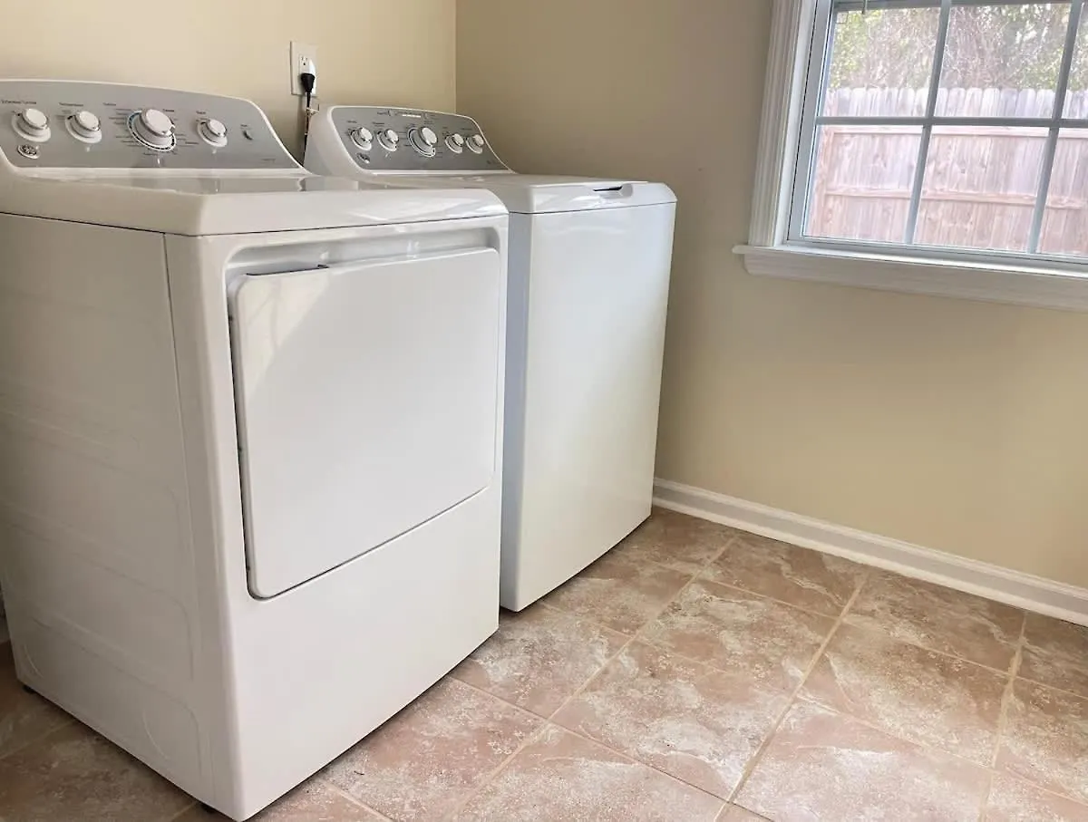 Large Sleeps 10 & Downtown Dog Heaven Holiday home *