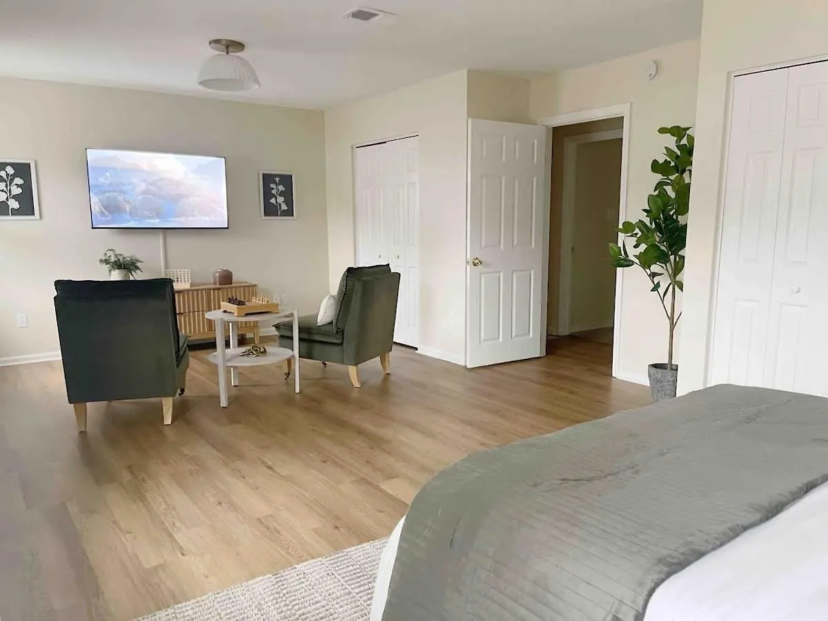 Holiday home Large Sleeps 10 & Downtown Dog Heaven