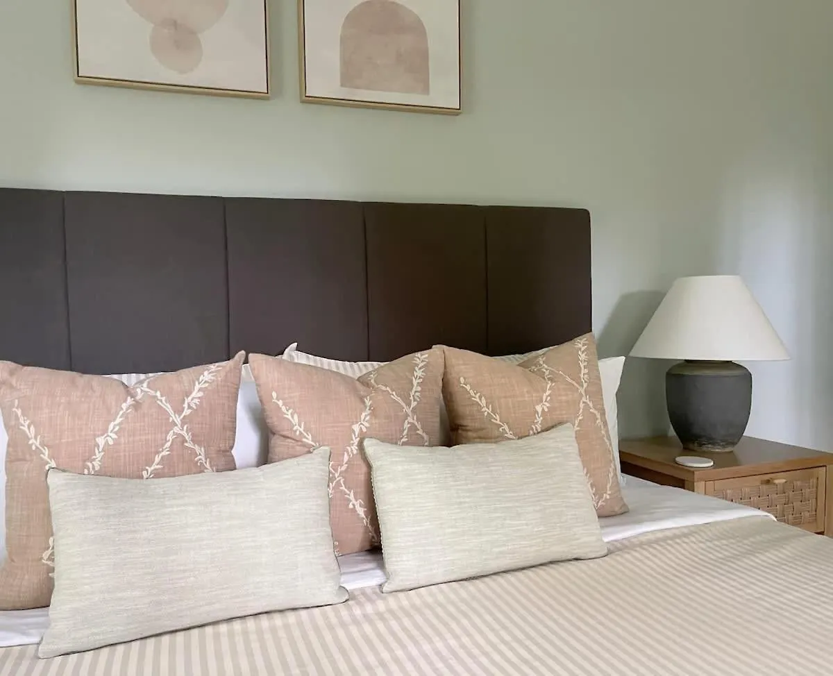 Sophisticated And Luxurious Details- Sleeps 18 펜션 서배너
