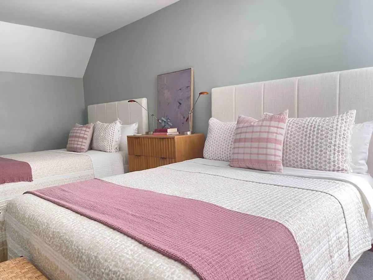 Sophisticated And Luxurious Details- Sleeps 18 펜션 서배너