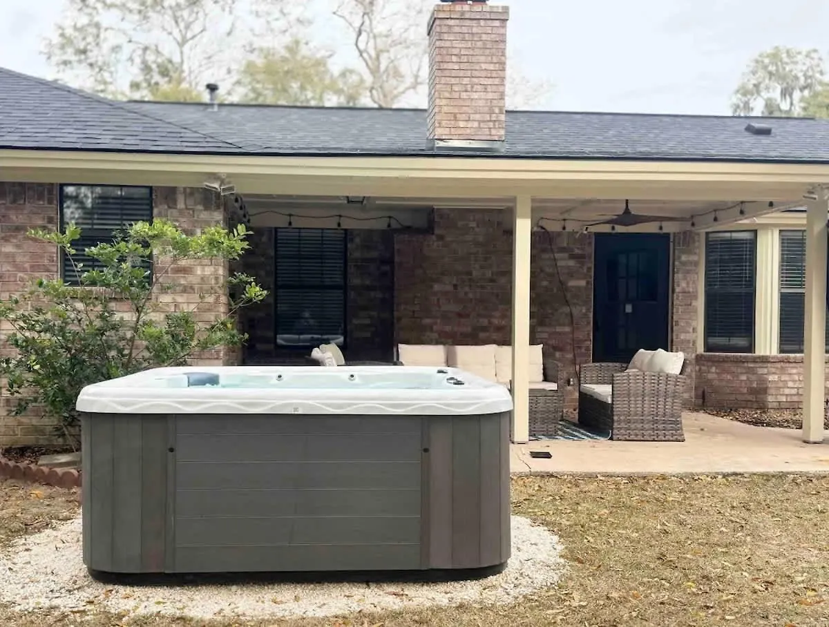 Large Family-friendly W Near & Savannah