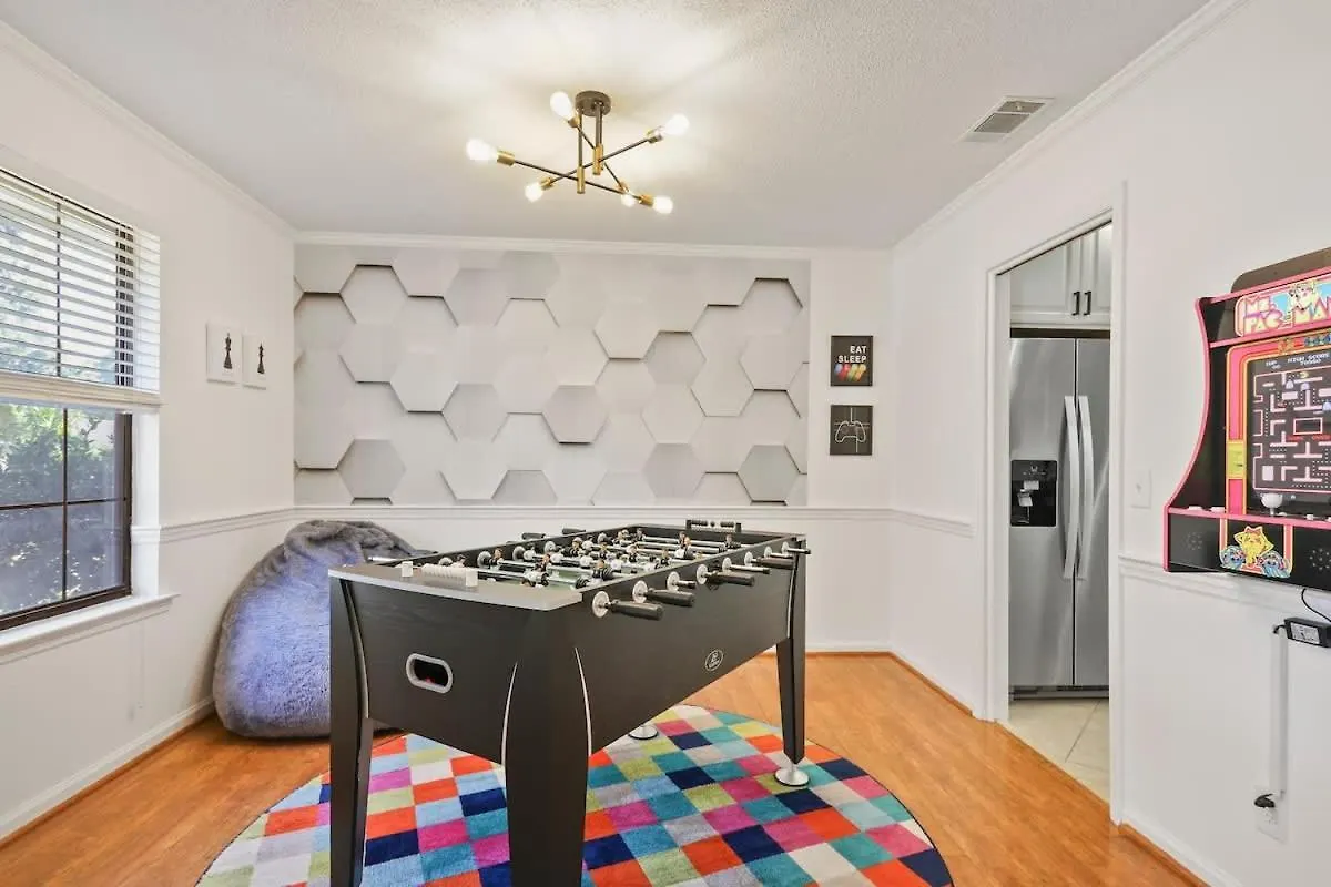 Holiday home Large Family-friendly W Near & Savannah