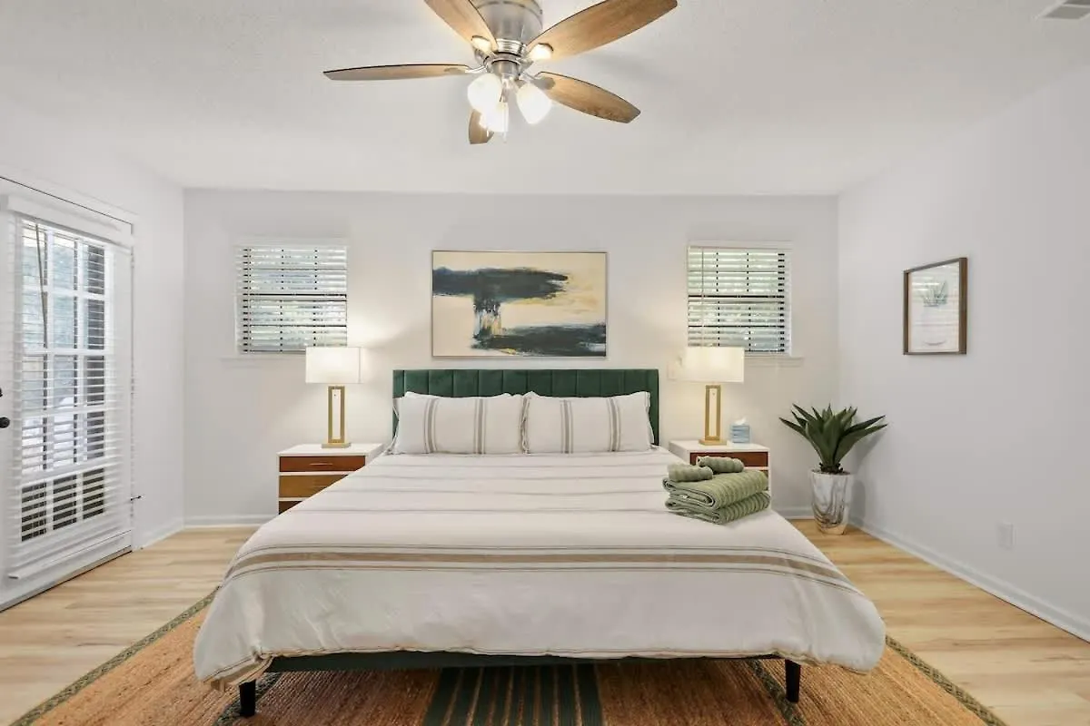 Large Family-friendly W Near & Holiday home Savannah