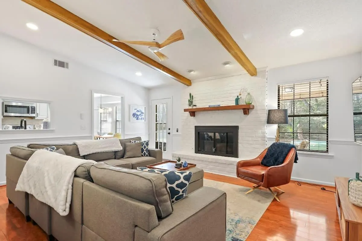 Large Family-friendly W Near & Savannah