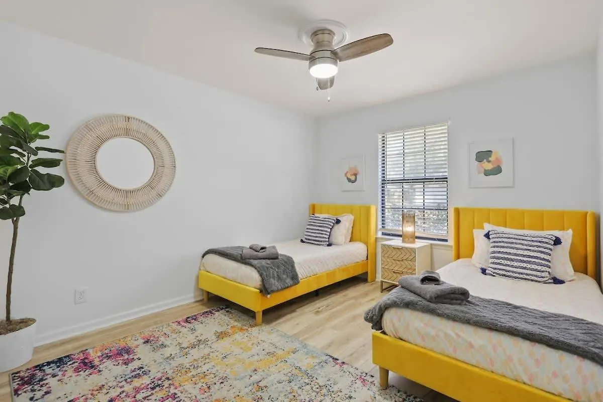 Holiday home Large Family-friendly W Near & *