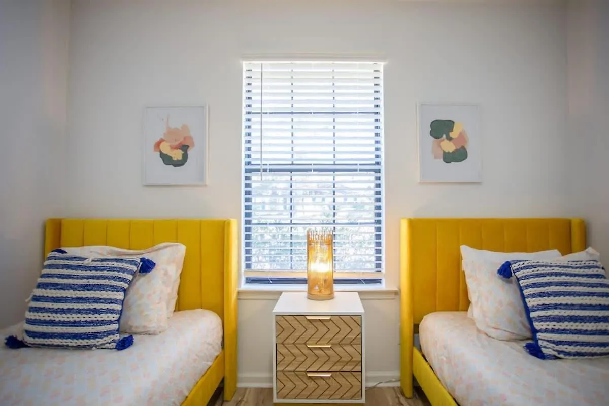 Holiday home Large Family-friendly W Near & Savannah