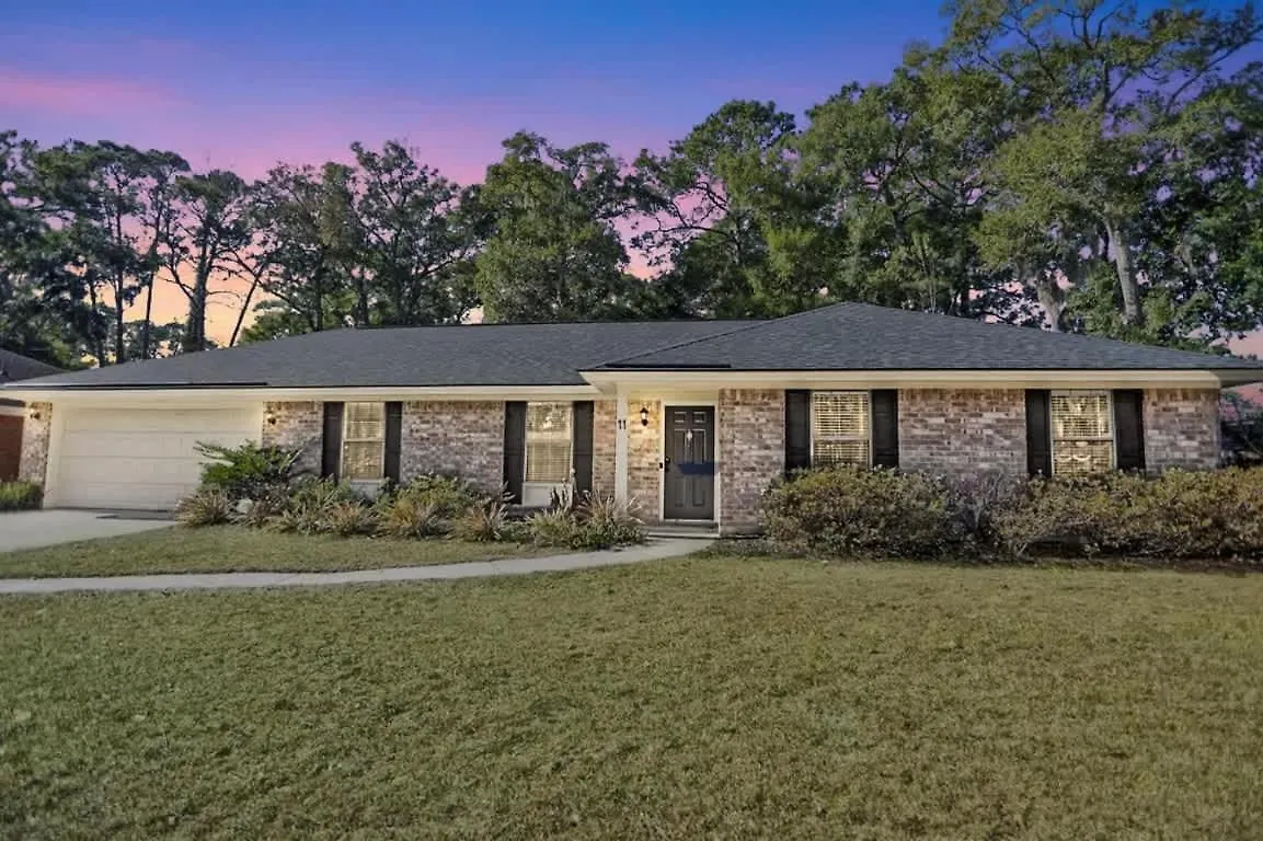 Large Family-friendly W Near & Savannah
