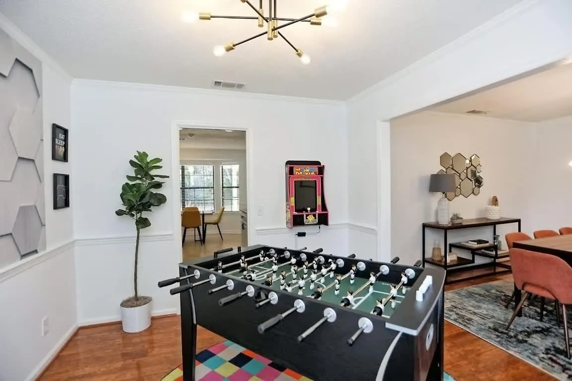 Large Family-friendly W Near & Holiday home