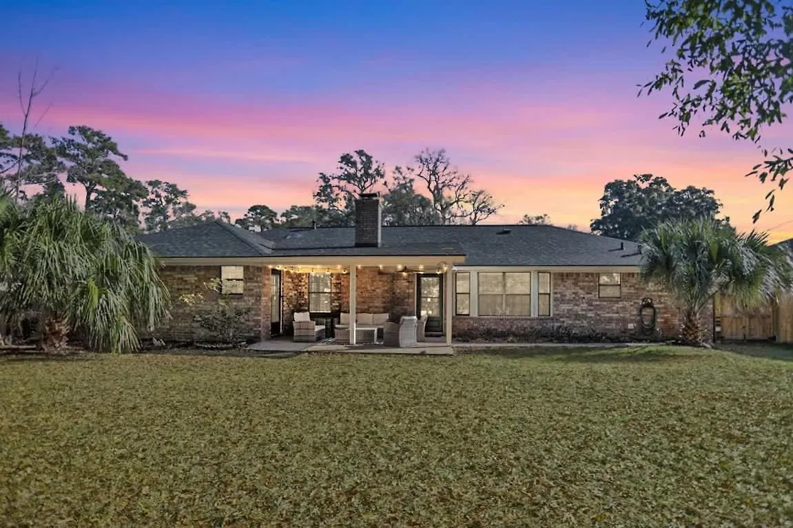 Large Family-friendly W Near & Savannah