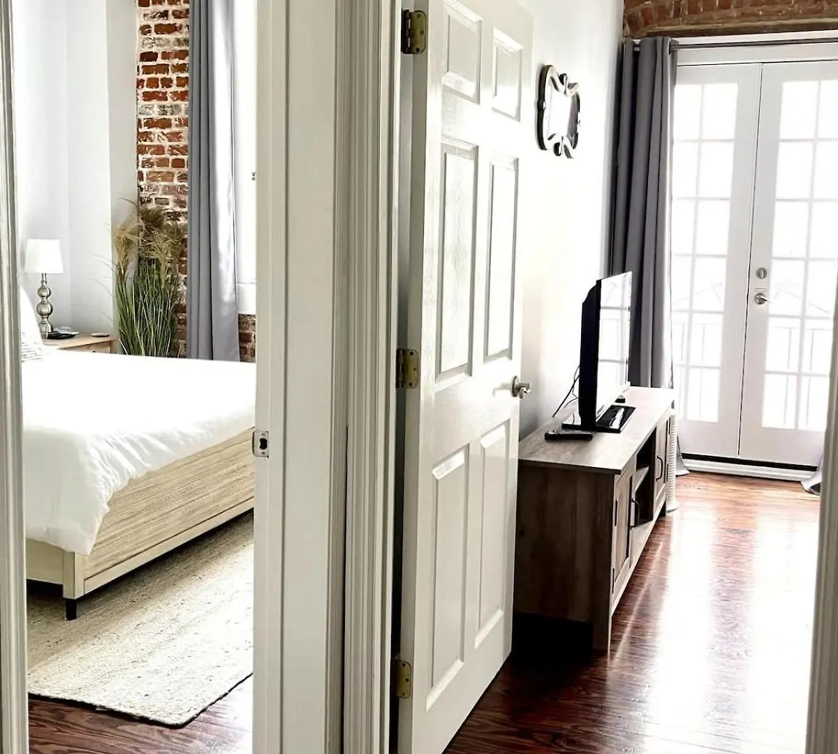 Bee On Broughton - Astonishing Downtown Sav Apartment