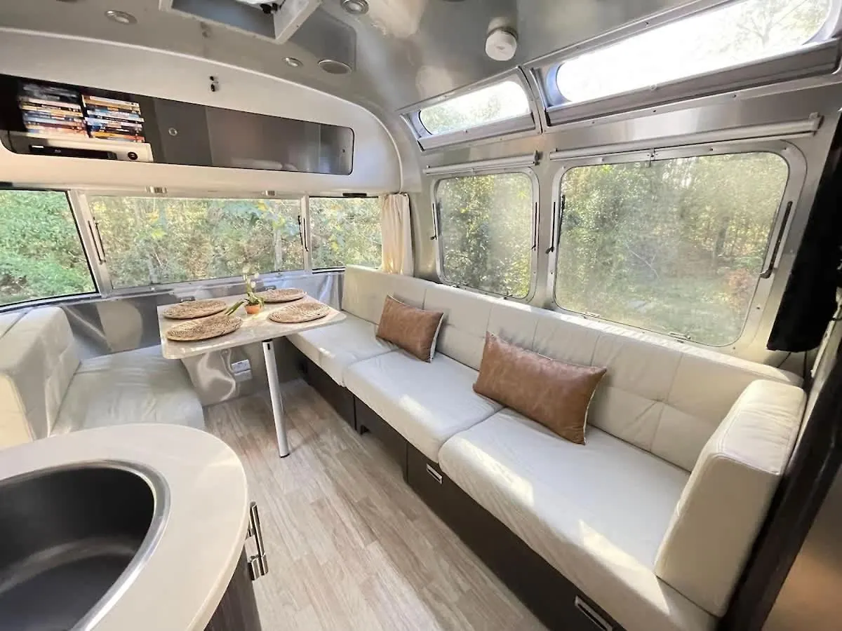 Κάμπινγκ Silver Belle Airstream Glamper Near Tybee & Σαβάνα