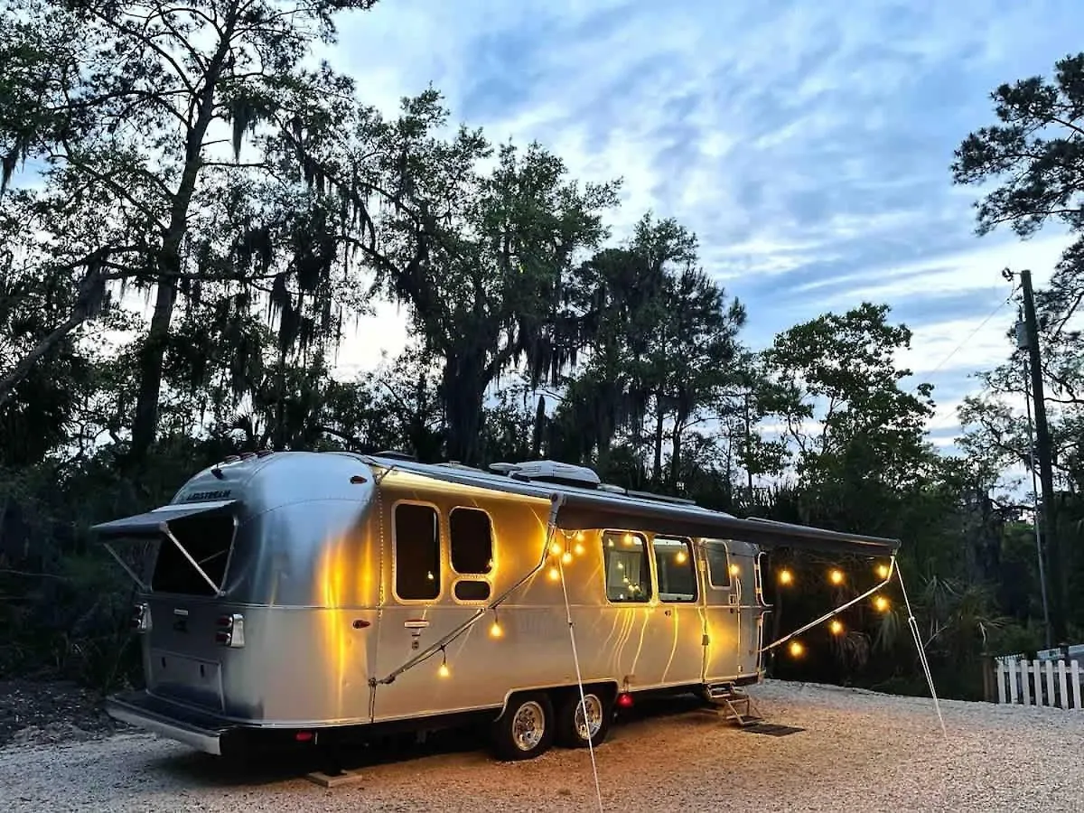 Cozy & Fun Airstream Camper Near Downtown & Parque de Campismo