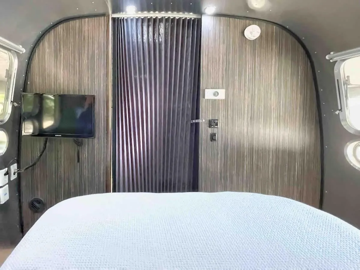 Parque de Campismo Cozy & Fun Airstream Camper Near Downtown &