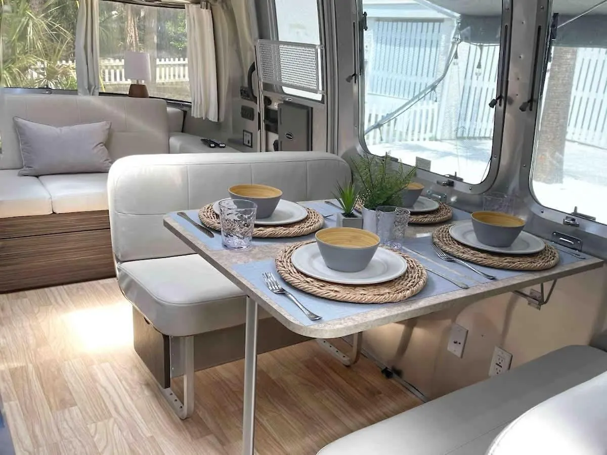Cozy & Fun Airstream Camper Near Downtown & Parque de Campismo *