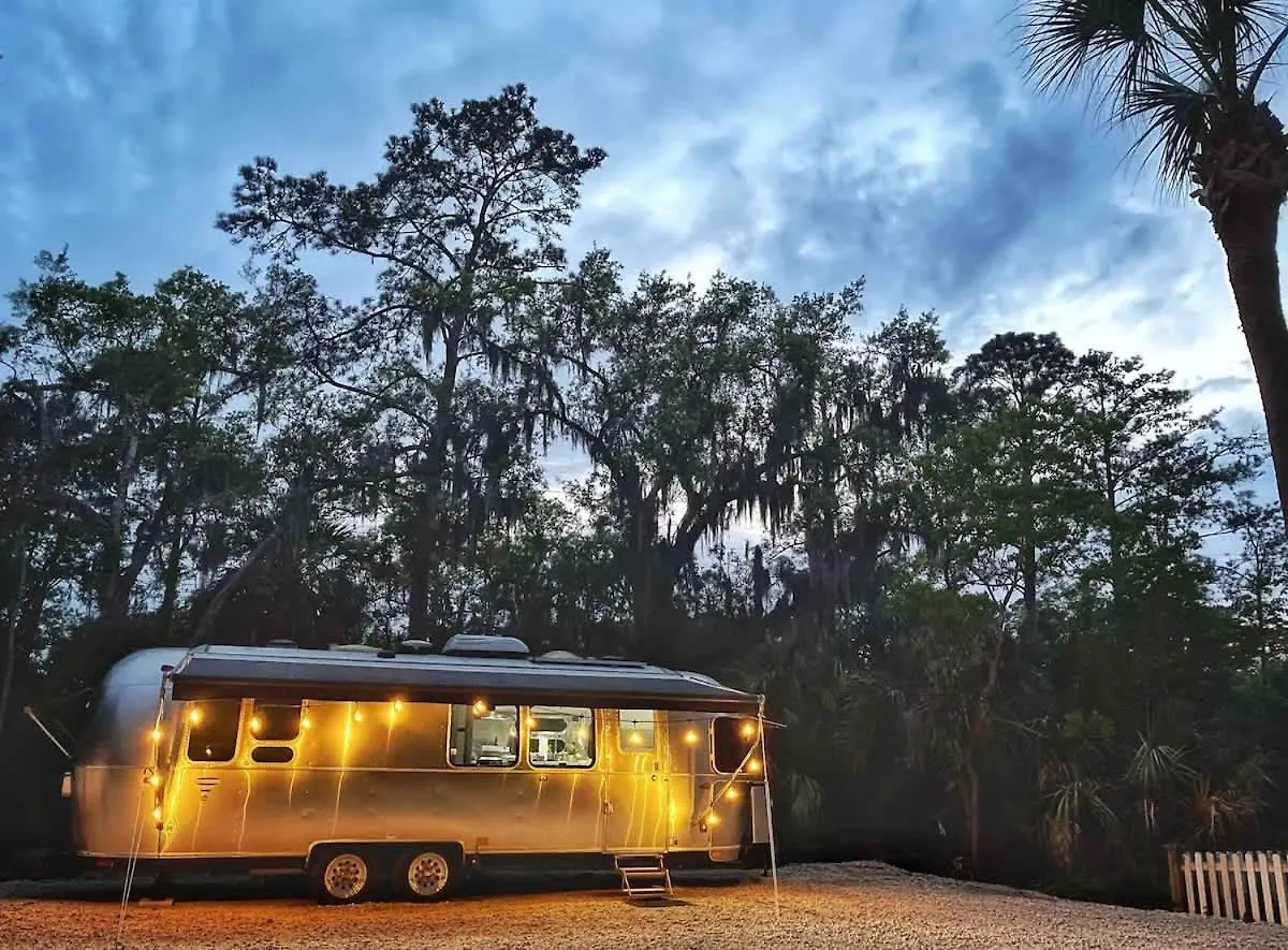 Cozy & Fun Airstream Camper Near Downtown & Parque de Campismo *