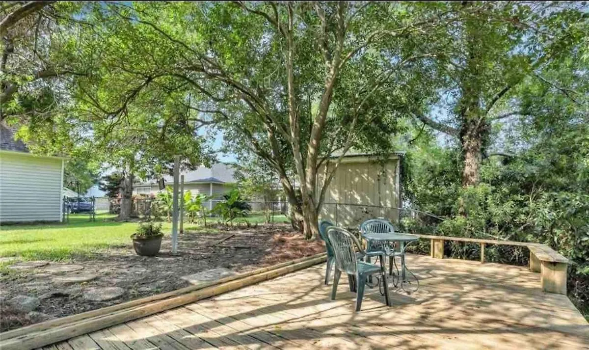 Cozy Near & Downtown Dog Friendly Holiday home