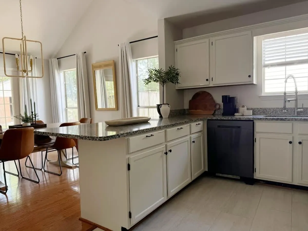 Charming For Family And Dogs Near & Savannah
