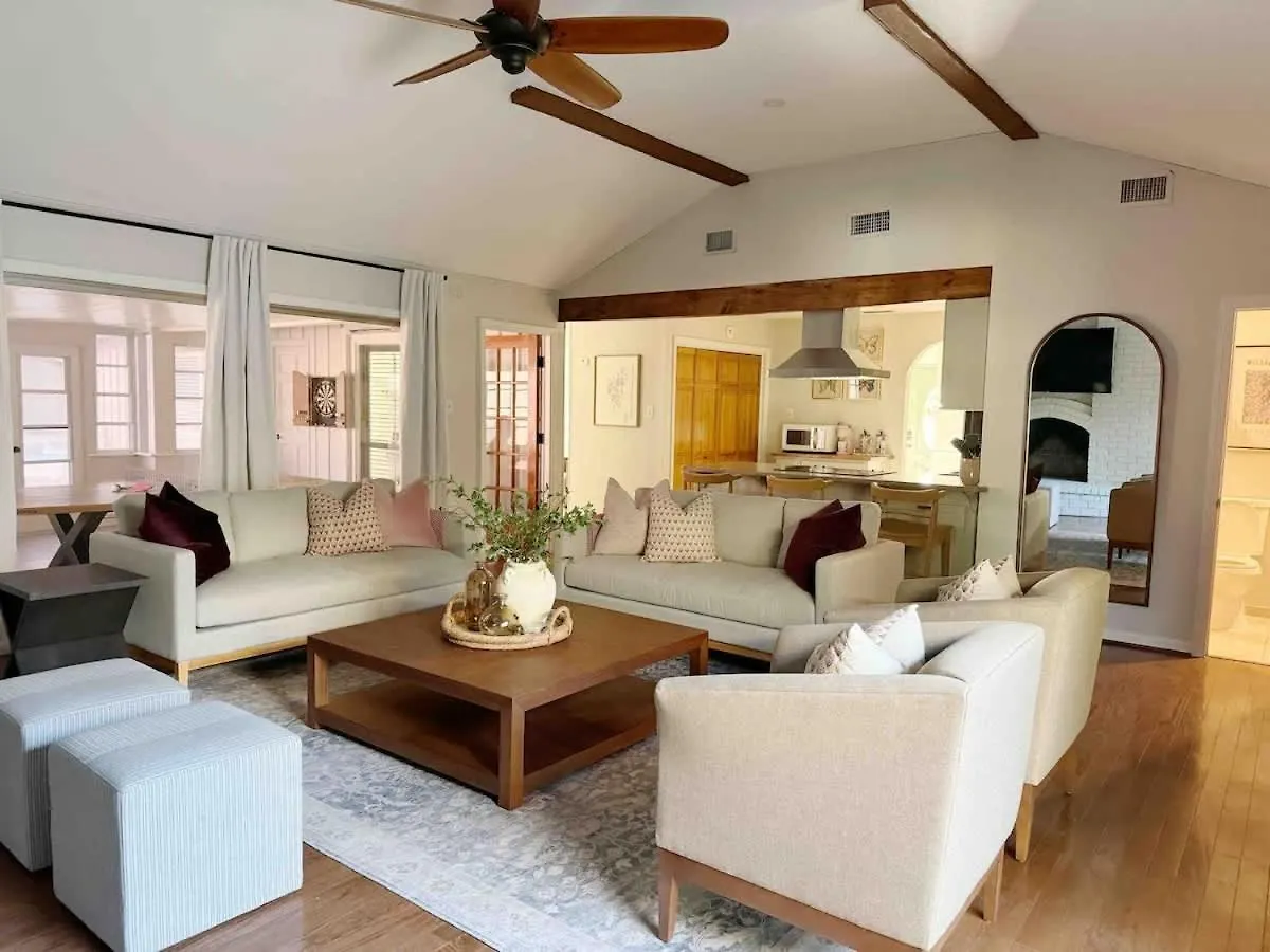 Spacious Family W Pool And Game-room Near Downtown And Holiday home Savannah