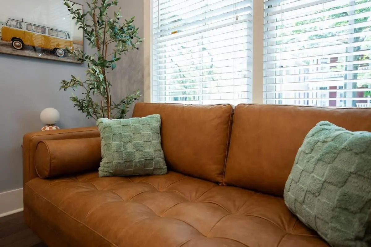Fun & Renovated Artsy Downtown Dog Friendly With Fully Fenced Backyard And Private Parking Σαβάνα