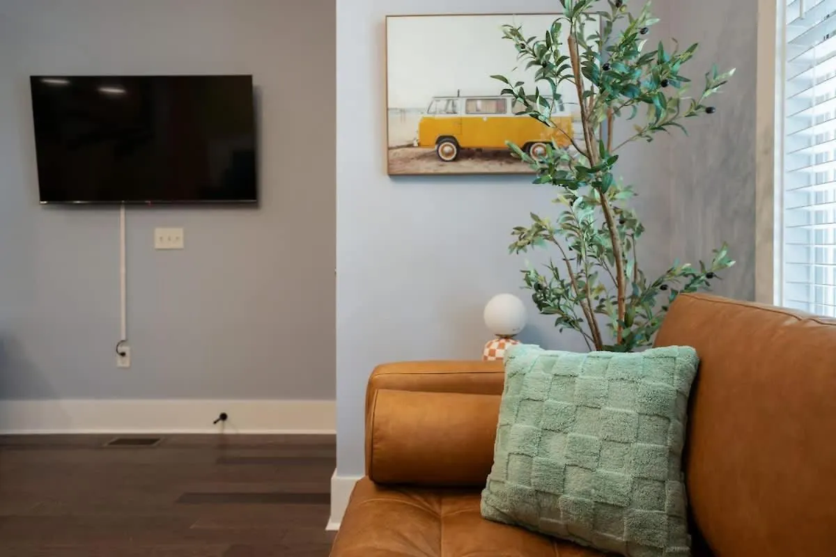 Fun & Renovated Artsy Downtown Dog Friendly With Fully Fenced Backyard And Private Parking Διαμέρισμα Σαβάνα