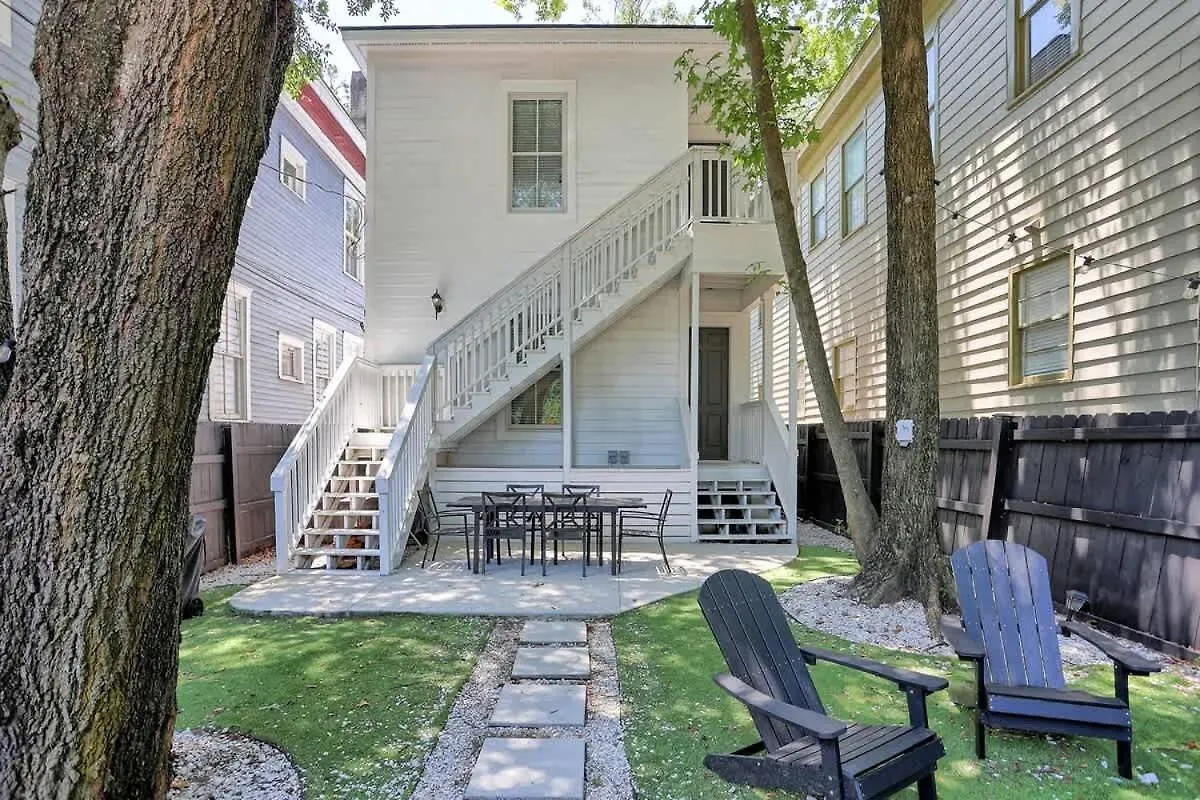 Fun & Renovated Artsy Downtown Dog Friendly With Fully Fenced Backyard And Private Parking Σαβάνα