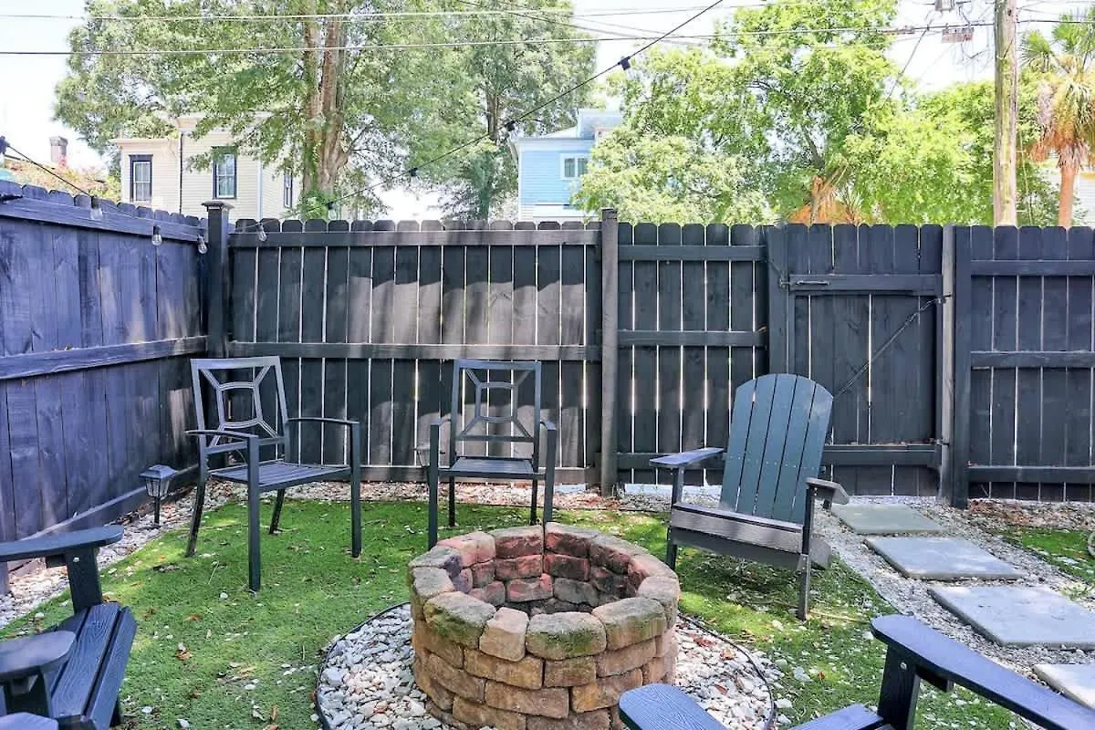 Fun & Renovated Artsy Downtown Dog Friendly With Fully Fenced Backyard And Private Parking * Σαβάνα